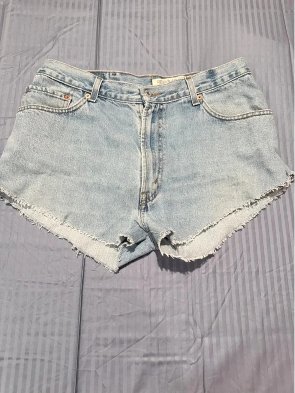 Levi’s Regular Fit Cutoff Denim Shorts 32” Waist 1208